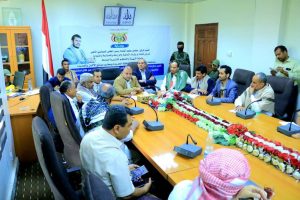 مقبولي وقحيم يدشنان دعم قائد الثورة ورئيس المجلس السياسي لمنتجي الألبان بالحديدة