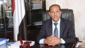 وزير الكهرباء يهنئ قائد الثورة ورئيس المجلس السياسي بالعيد الوطني