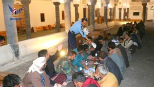 شرطة المرور تقيم مأدبة إفطار بجامع الروضة ضمن برنامج إحسان