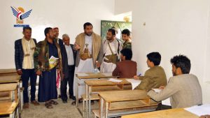 محافظ صنعاء يتفقد اختبارات الثانوية والمدارس الصيفية بمديرية جحانة