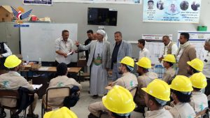مغلس والجندي يطلعان على أعمال تدريب الدفعة الأولى لمشروع التمكين الاقتصادي بتعز