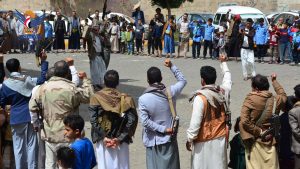 أبناء مديريتي الثورة والسبعين يخرجون في وقفات بمرور ثلاثة آلاف يوم من العدوان