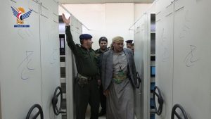 المساوى يتفقد مركز الإصدار الآلي وفرع أكاديمية القرآن بتعز