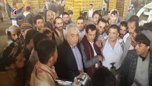 وزير الزراعة يطلع على آلية بيع الدواجن في السوق المركزي بأمانة العاصمة