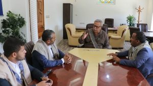 رئيس الوزراء يزور المؤسسة القابضة للتنمية العقارية والاستثمار