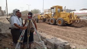 البشري يطلع على سير العمل بمشروعي الرصف وقناة تصريف الأمطار بشارع الصماد بالحديدة