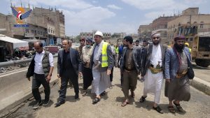 وزير الأشغال وأمين العاصمة يتفقدان تنفيذ مشروع ترميم جسر السائلة مع شارع البليلي
