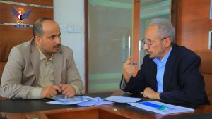 المطهر واسحاق يناقشان التحضيرات الخاصة بشأن مشروع حصر ومسح المنشآت الصناعية