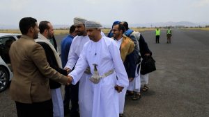 وصول رئيس الوفد الوطني برفقة الوفد العماني إلى صنعاء