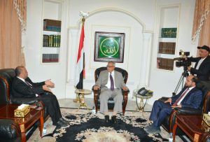 رئيس الوزراء يشيد بجهود شركة النفط لاستقرار الوضع التمويني للمشتقات النفطية