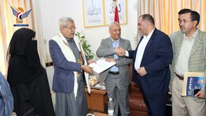  الجنيد يتسلم تقرير تعزيز “الثقافة التنظيمية والقيم السلوكية” لوزارة التعليم العالي