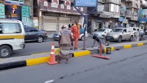 أمين العاصمة يتفقد أعمال صيانة وتحسين أرصفة شوارع مديرية معين