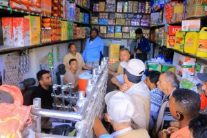 مكتب الصناعة بالحديدة يدشن حملة رقابة على الأسعار في مديريات المربع الشرقي  