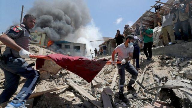 70 شهيدًا و200 مصاب جراء قصف قوات العدو قافلة من النازحين بقطاع غزة