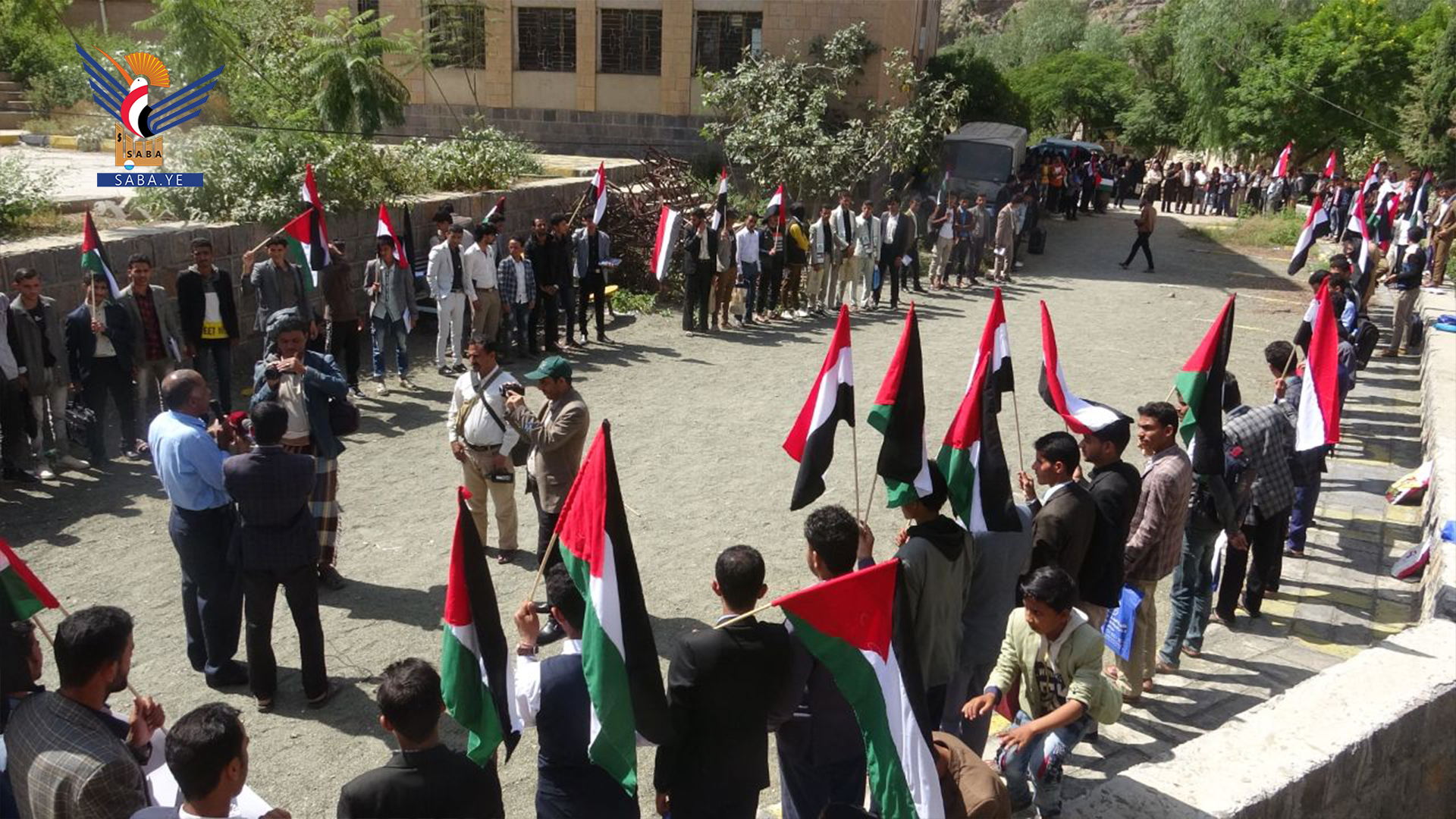 كوادر وطلاب جامعة حجة ينددون بجرائم العدو الصهيوني في غزة