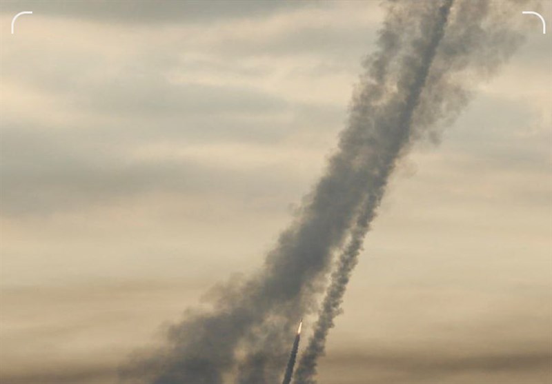 كتائب القسام تقصف قاعدة رعيم العسكرية برشقة صاروخية