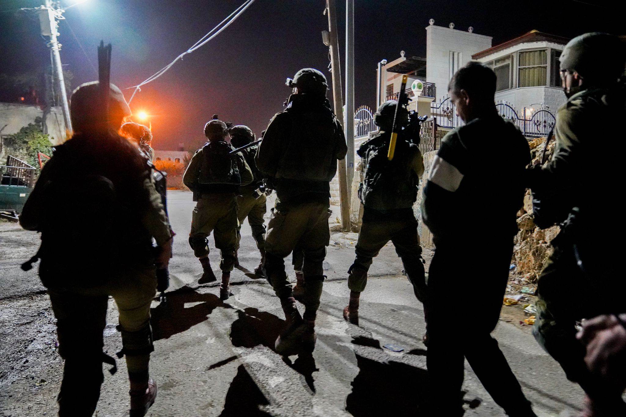 العدو الصهيوني يشن حملة اعتقالات تخللها مواجهات في الضفة والحصيلة 3145 مُعتقل