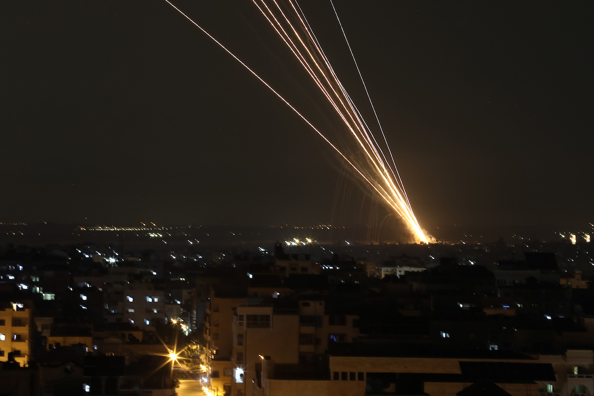 المقاومة الفلسطينية تواصل استهداف “تل أبيب” المحتلة برشقة صاروخية