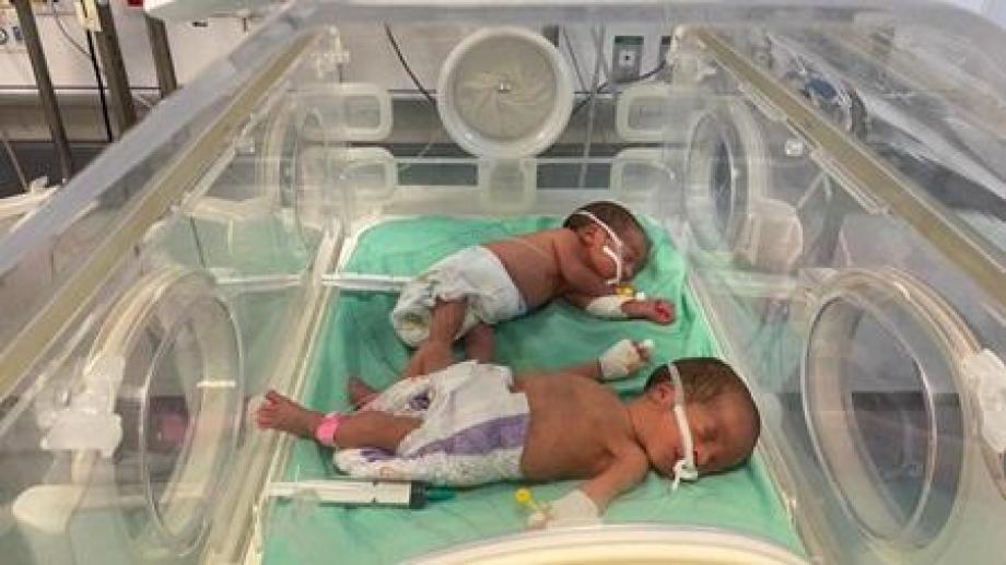 20 شهيدًا جراء انقطاع الأكسجين والخدمات بمستشفى الشفاء في غزة