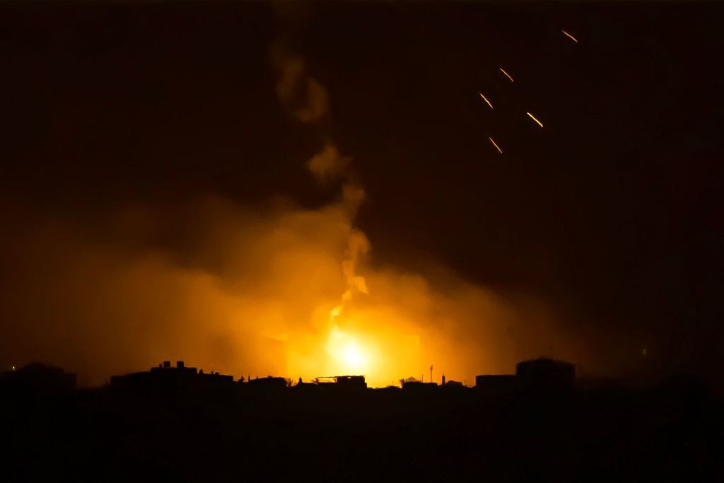 تواصل غارات العدوان الصهيوامريكي على شمال ووسط قطاع غزة