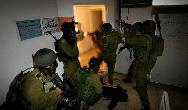 العدو الصهيوني يشن حملة اعتقالات وسط مواجهات في الضفة الغربية