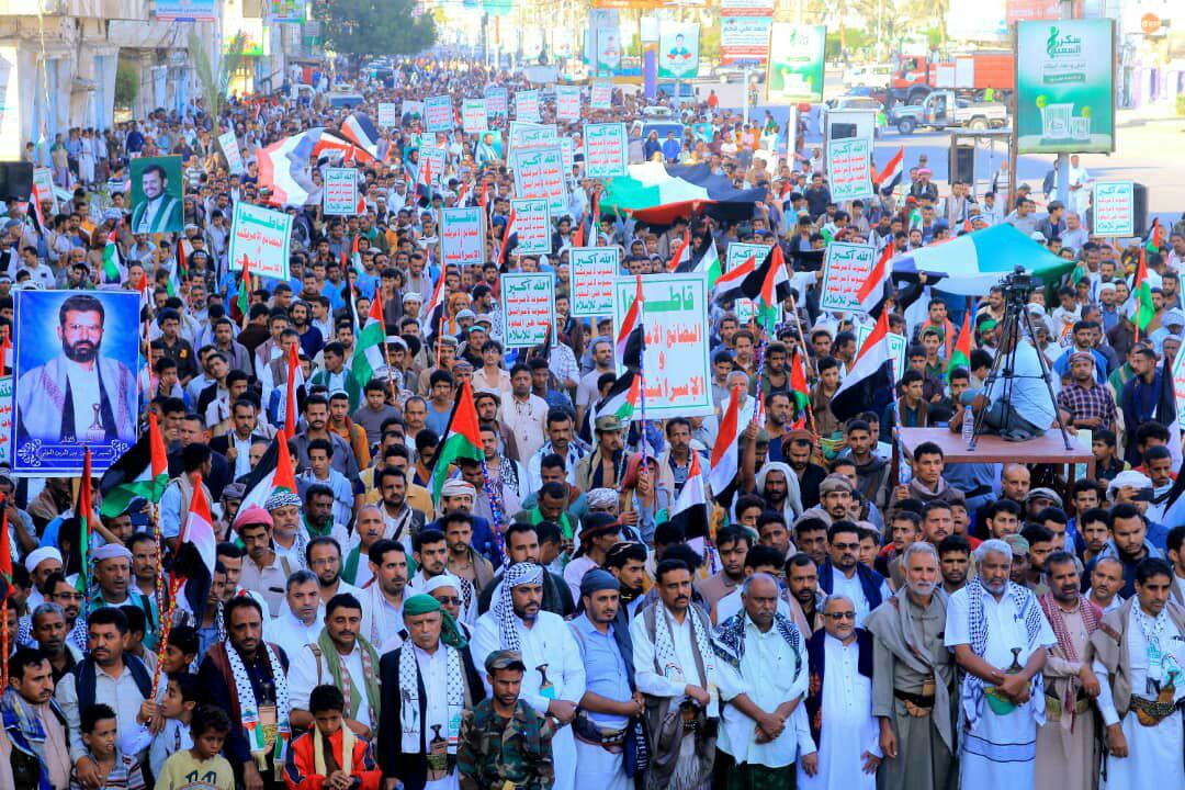 مسيرة حاشدة في الحديدة تؤكد الاستمرار والجاهزية لنصرة غزة ودعم الشعب الفلسطيني
