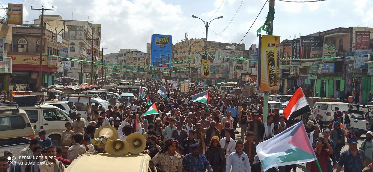 مسيرة حاشدة في البيضاء تنديداً بجرائم العدو الصهيوني بحق الشعب الفلسطيني