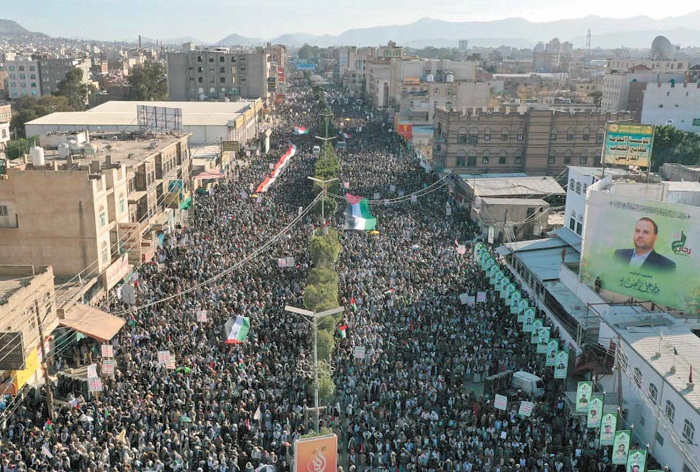مسيرة جماهيرية كبرى في العاصمة صنعاء تحت شعار ” مع فلسطين جاهزون لكل الخيارات”