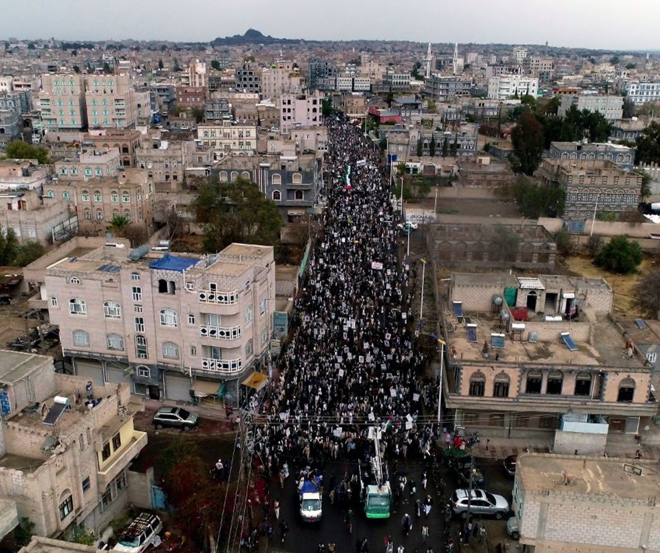 مسيرة جماهيرية بذمار تندد بالاعتداء الأمريكي البريطاني على اليمن والمجازر الصهيونية بغزة