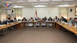 اجتماع للقطاع الإداري يناقش مستوى تنفيذ مدونة السلوك ودليل تطوير الخدمات وتبسيط الإجراءات