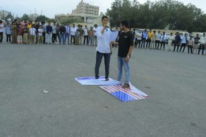 جامعة العلوم والتكنولوجيا بالحديدة تنظم وقفة احتجاجية تنديداً بالعدوان على غزة واليمن 