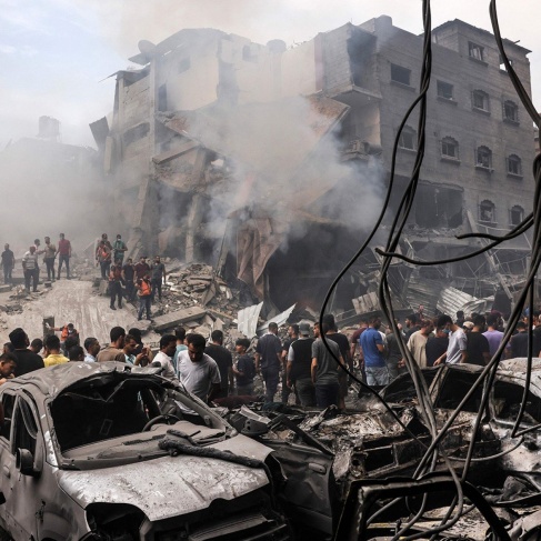اليوم الـ 137 من العدوان على قطاع غزة : شهداء بالعشرات وأحزمة نارية بغزة وخان يونس