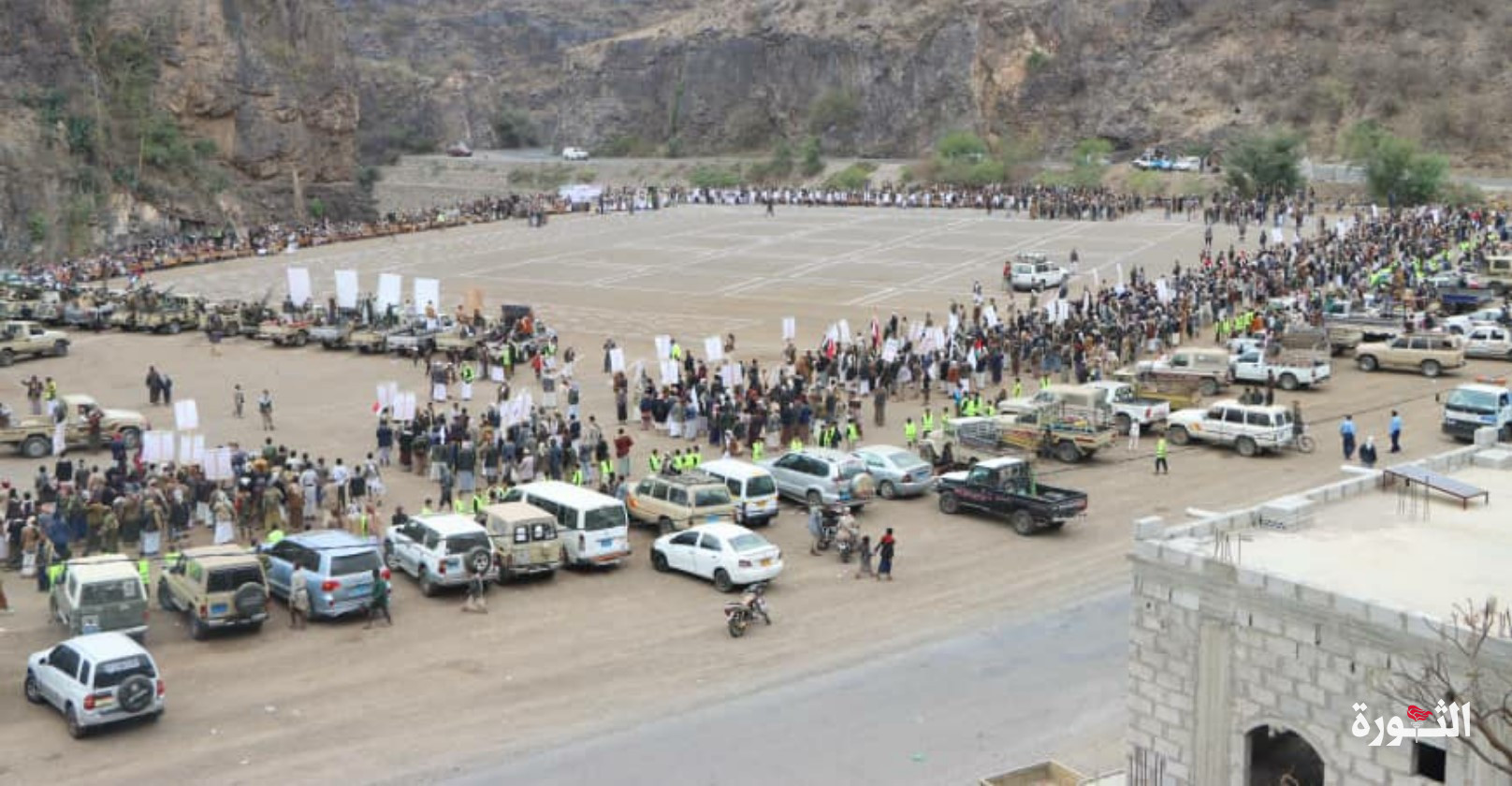 فعالية خطابية وعرض لقوات الحشد الشعبي في مناخة بمحافظة صنعاء