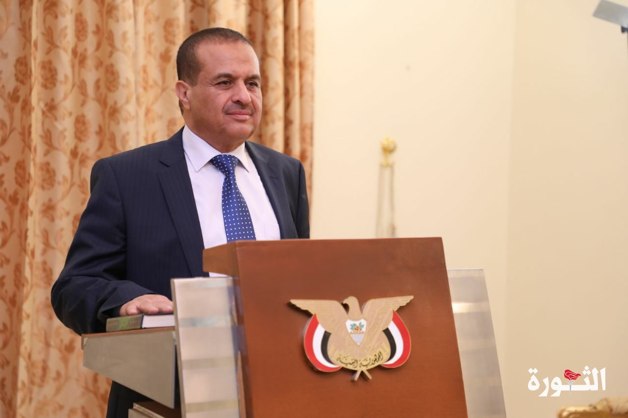وزير النقل يؤكد التزام اليمن بسلامة الملاحة البحرية في البحرين الأحمر والعربي