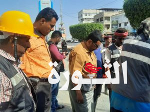 تفقد سير العمل في مشروع تأهيل خط وشبكة مياه القزعة ومربع السعيد بمدينة الحديدة