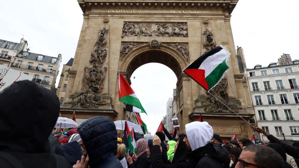 الآلاف يتظاهرون في باريس ولندن للمطالبة بوقف إطلاق النار في غزة