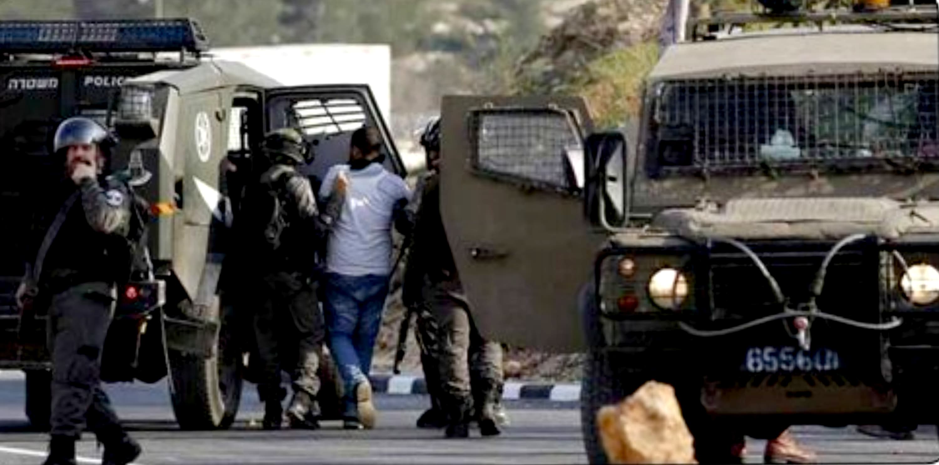 اقتحامات واسعة ومواجهات في الضفة الغربية وحملة اعتقالات واعتداءات على المواطنين الفلسطينيين