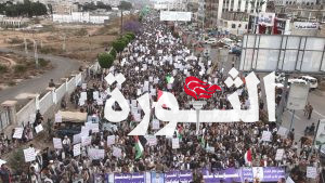 حشود جماهيرية بمحافظة إب في مسيرة “انتصاراً لغزة .. ضرباتنا متصاعدة”