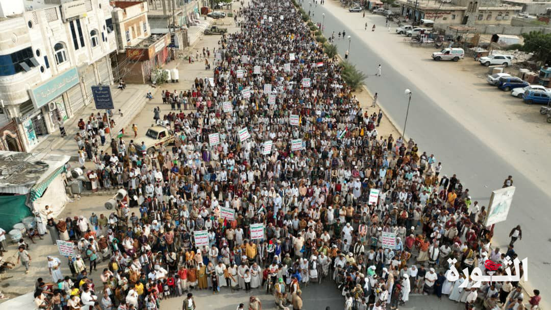 الآلاف من أبناء مدينة حجة يحتشدون في مسيرات تضامنية مع الشعب الفلسطيني