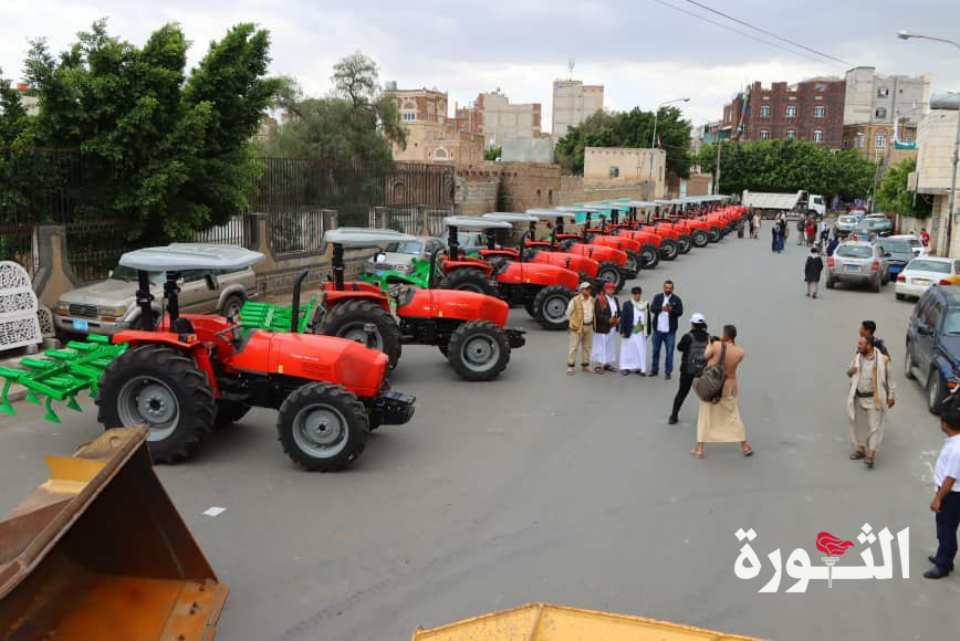 الهادي والرباعي يدشنان توزيع حراثات ودراسات وصرابات بمحافظة صنعاء