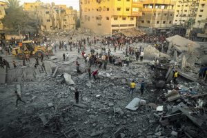 طيران العدو الصهيوني يواصل قصفه العنيف على قطاع غزة في اليوم 203 من العدوان
