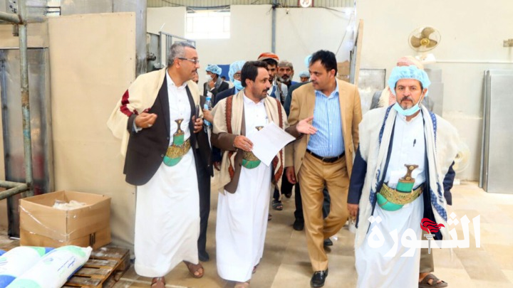 الجيلاني يطلع على سير العمل بعدد من المصانع في المنطقة الصناعية بمحافظة صنعاء
