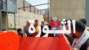 مشروع النظافة بأمانة العاصمة يتسلم براميل لجمع المخلفات مقدمة من وزارة المالية