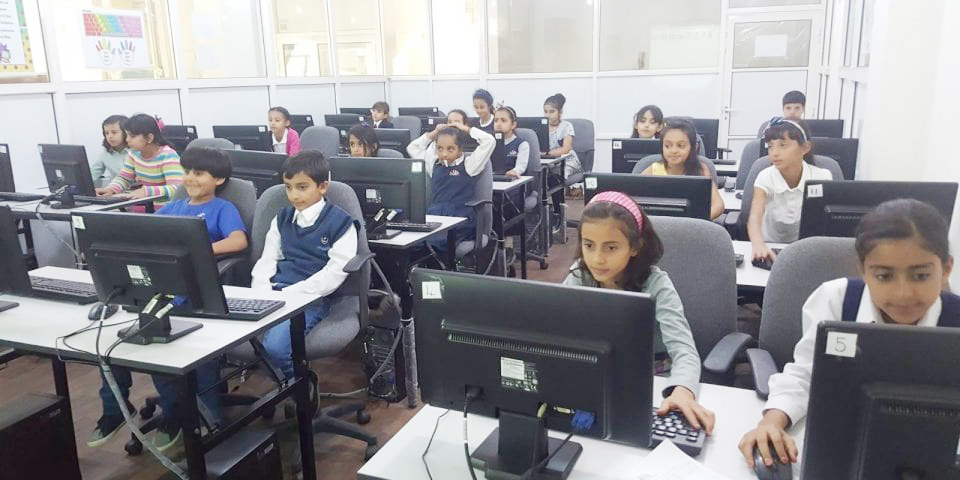 مهندسة يمنية تطلق أول مبادرة لتعليم الأطفال البرمجة