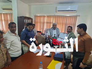 مستشار رئيس الوزراء يكرم محافظ الحديدة