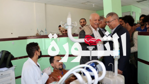 صلاح يطلع على العملية التعليمية في كلية طب الأسنان بإب