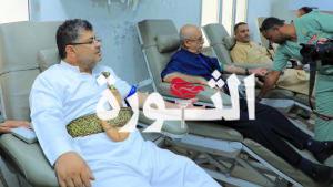 الحوثي والرهوي يدشنان حملة تبرع بالدم لجرحى الجبهات