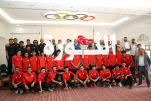 الدكتور بن حبتور يلتقي الجهازين الفني والإداري ولاعبي منتخب الشباب لكرة القدم