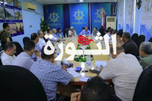 اجتماع برئاسة وزير النقل يناقش آلية تعزيز التعاون بين الشركات الملاحية ومختلف الجهات بميناء الحديدة 