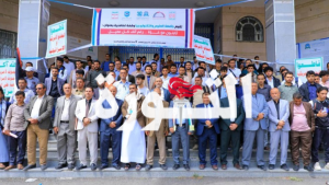 منتسبو جامعة العلوم والتكنولوجيا بصنعاء ينظمون وقفة تضامنية مع الشعب الفلسطيني